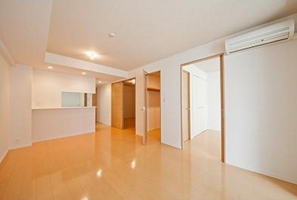 居室・リビング　☆明るい居間☆