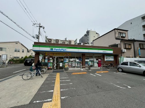 コンビニ　ファミリーマート尼崎東難波町店（コンビニ）まで222m