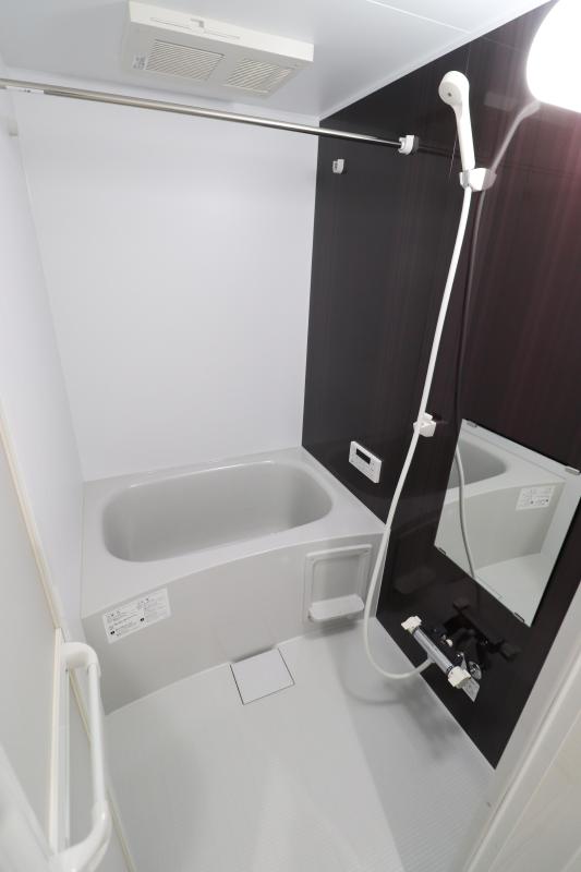 バス・シャワールーム　バス　浴室乾燥、追い焚き機能付き
