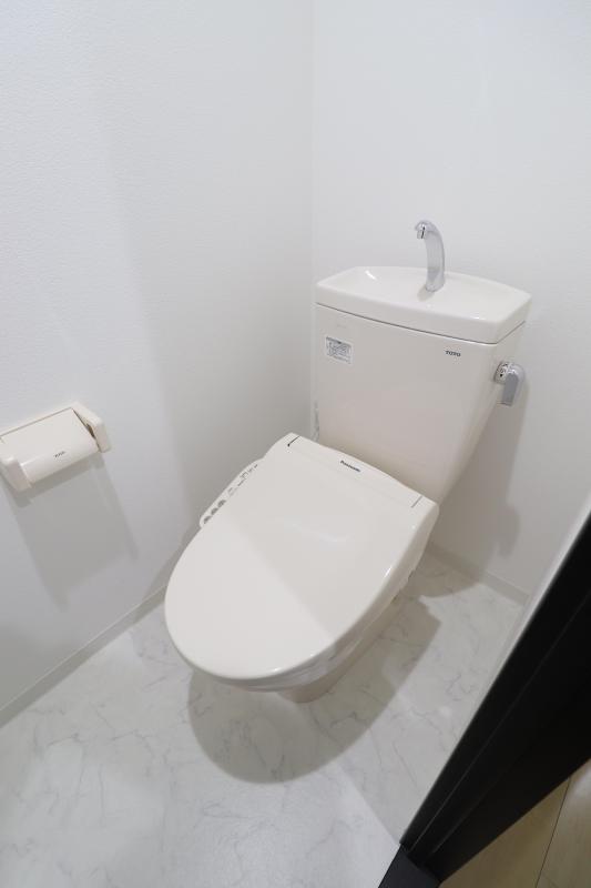 トイレ　トイレ　温水洗浄便座付き