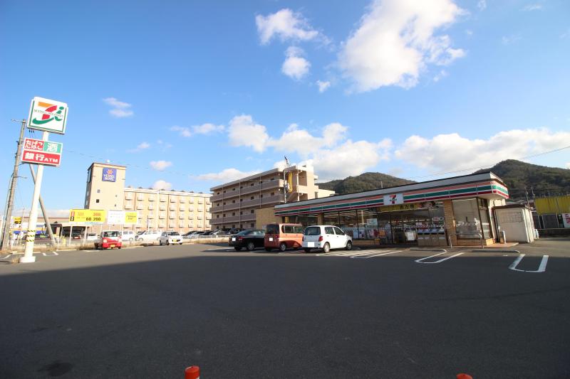 コンビニ　セブンイレブン（コンビニ）まで450m