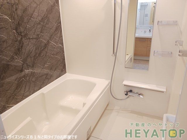 バス・シャワールーム　追焚き・浴室乾燥機付きお風呂（施工会社同タイプ写真）