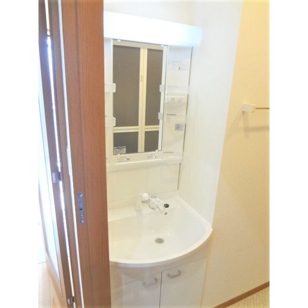 洗面設備　メゾンTADO　荒川区西日暮里5