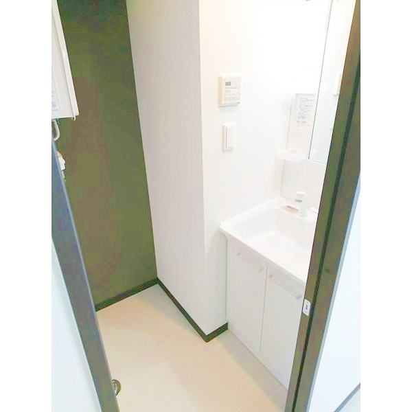 洗面設備　忙しい朝に嬉しいシャンプードレッサー完備♪