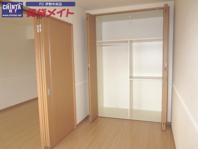 収納　同型参考写真