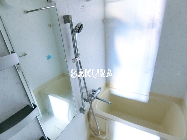 バス・シャワールーム　ご家族や長時間入浴に便利な追い炊き機能付きです♪