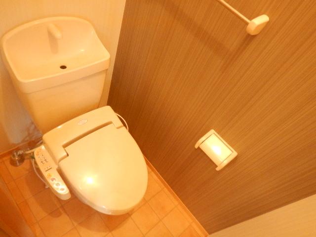 トイレ　温水洗浄便座