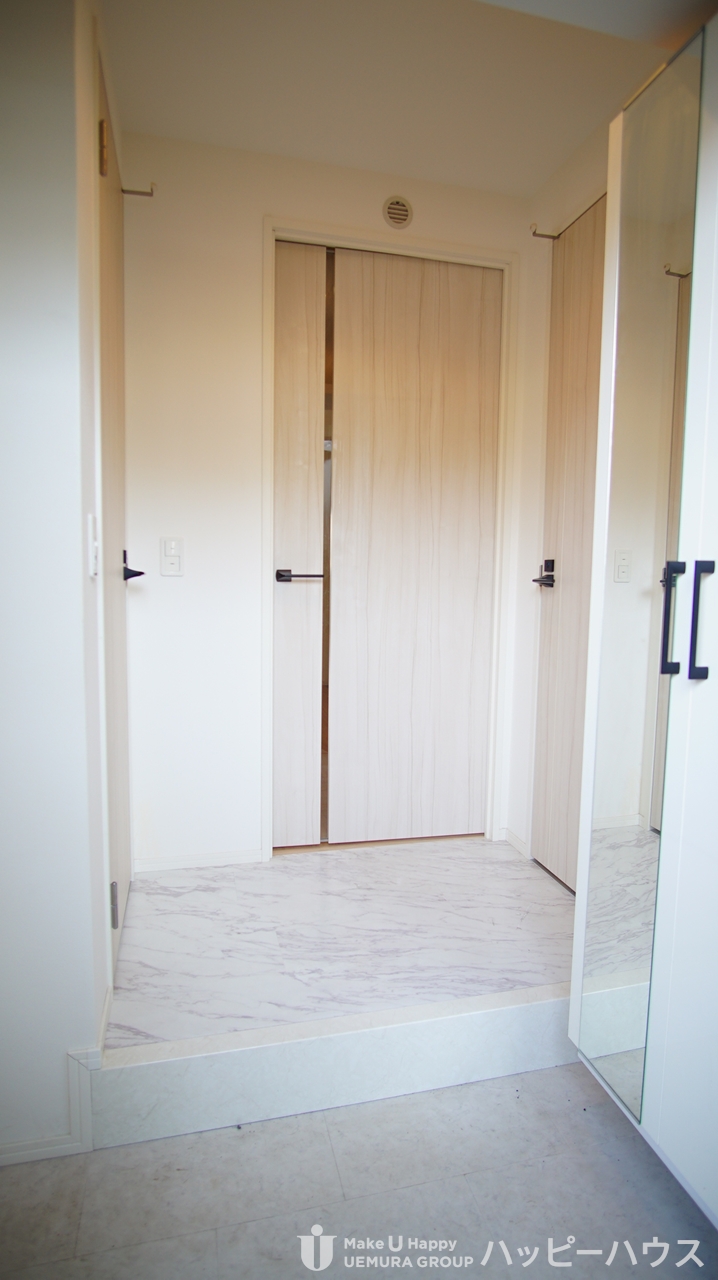 玄関　反転タイプ参考写真