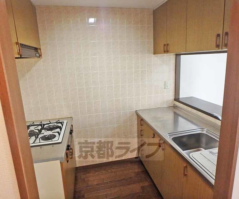 キッチン　広々としたリビングです