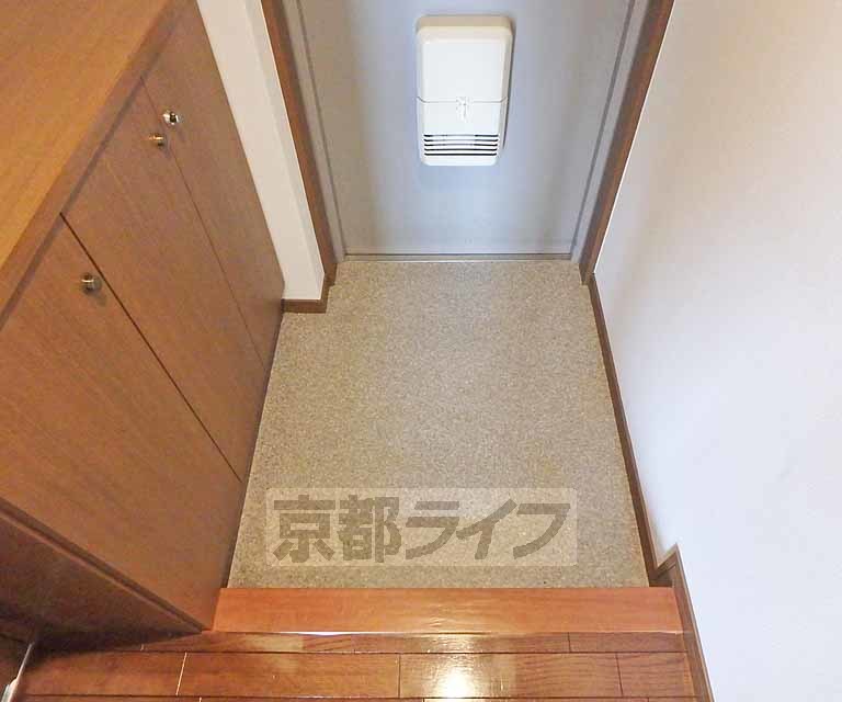 玄関　玄関です。下駄箱つきは嬉しいポイントです