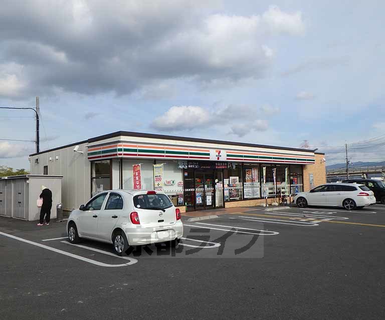 コンビニ　セブンイレブン 京田辺大住店（コンビニ）まで737m