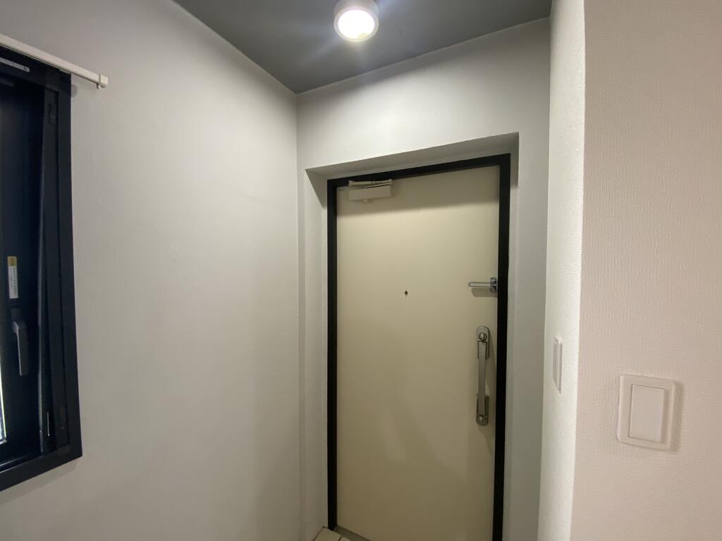 玄関　参考：別のお部屋（101号室の写真です）