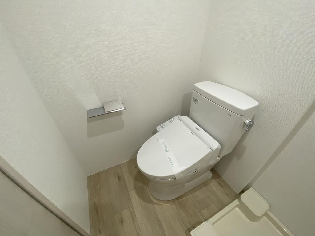 トイレ　参考：別のお部屋（101号室の写真です）