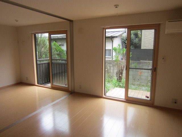 居室・リビング　★各部屋ともしっかり日が差し込みます★