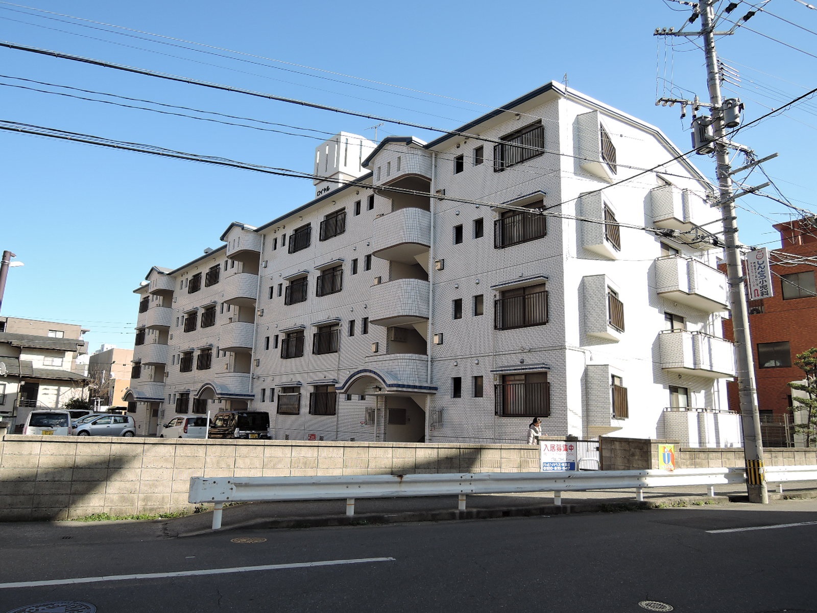 建物外観　南向き・日当良好！！大規模改修工事をしましたので外観もきれい
