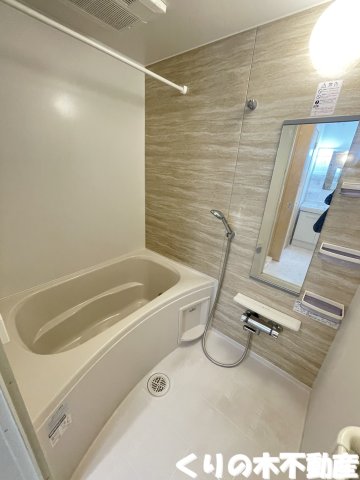 バス・シャワールーム　コンパクトで使いやすいお風呂です