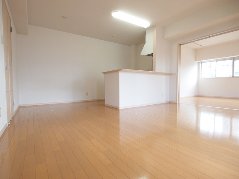 居室・リビング　広めのリビング。15.8帖。