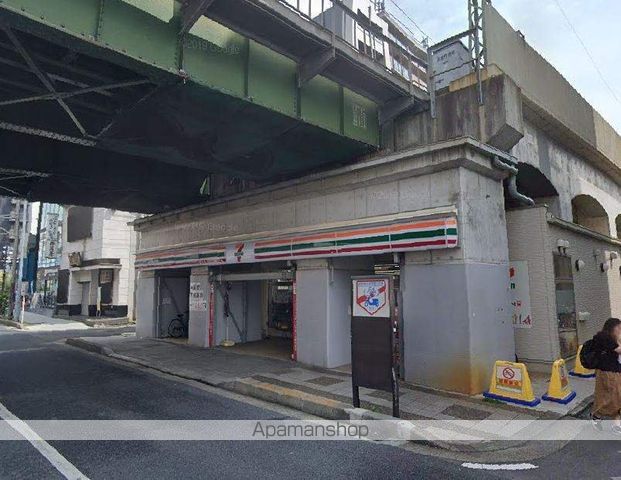 コンビニ　セブンイレブン（コンビニ）まで218m