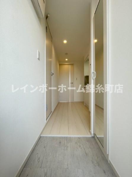 玄関　※建築中のため同施工会社参考写真となります。