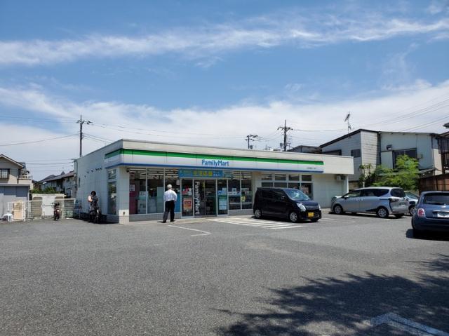 コンビニ　ファミリーマート（コンビニ）まで909m