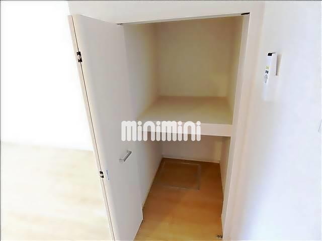 その他設備　（参考写真）７帖の洋室には奥行きのある収納付き。