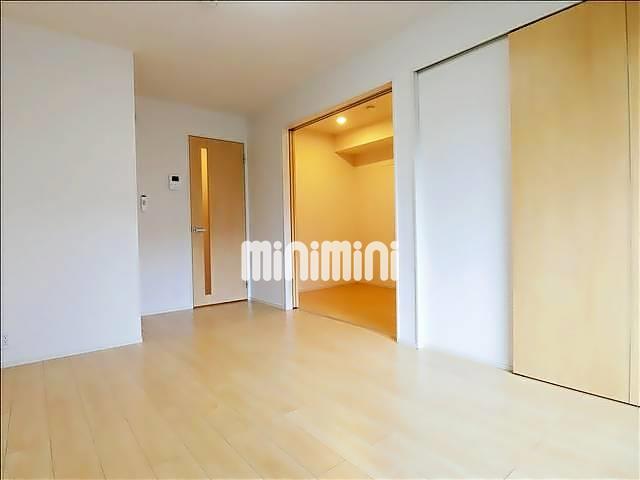 居室・リビング　（参考写真）照明器具もついています。