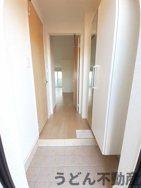 玄関　うどん県のお部屋探しはうどん不動産へ うどんちゃんとLINE