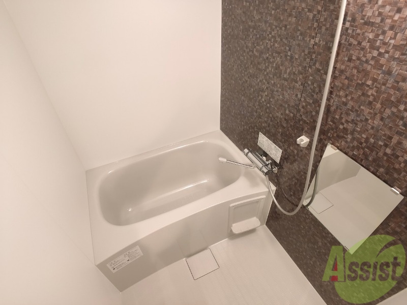 バス・シャワールーム　バスルームはこちらです。広々としてゆったり休めます。