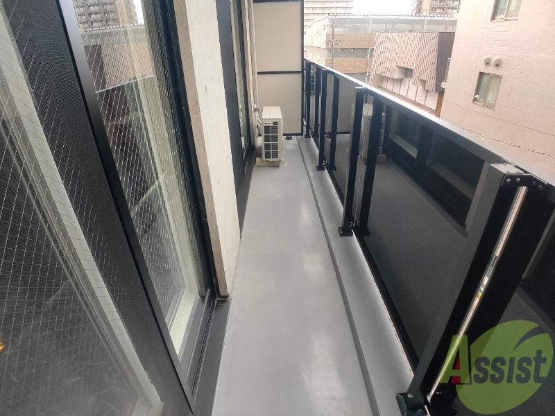 バルコニー　こちらはバルコニー。洗濯物が干せるようになっています。