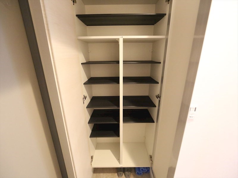 玄関　玄関　シューズボックス付（収納充実してます）