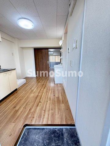 玄関　おしゃれな居間です