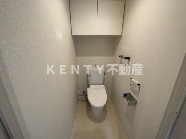 トイレ　落ち着いた色調のトイレです