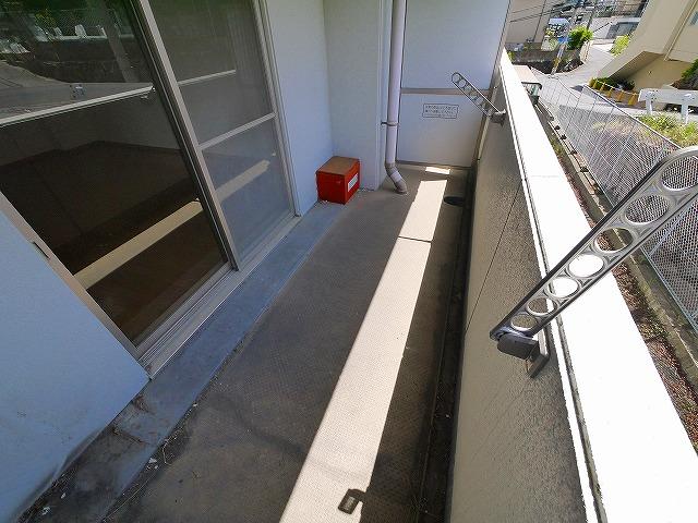 バルコニー　暖かな日差しのふりそそぐバルコニー