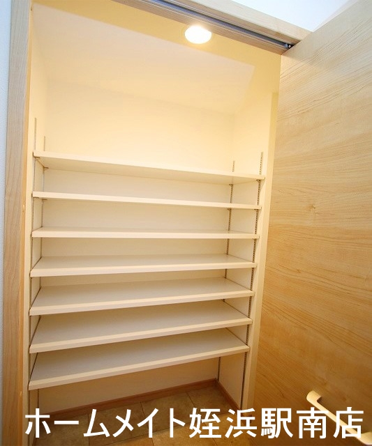 玄関　★たっぷり入るシューズクローゼットです☆※別部屋参考写真