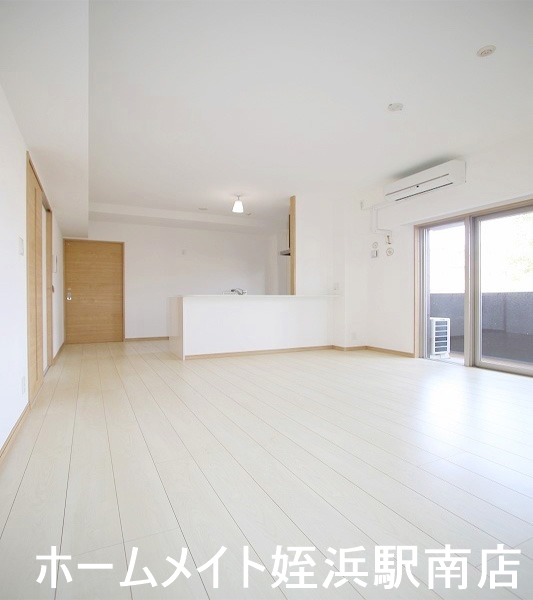 居室・リビング　★明るいホワイトフローリング採用☆※別部屋参考写真