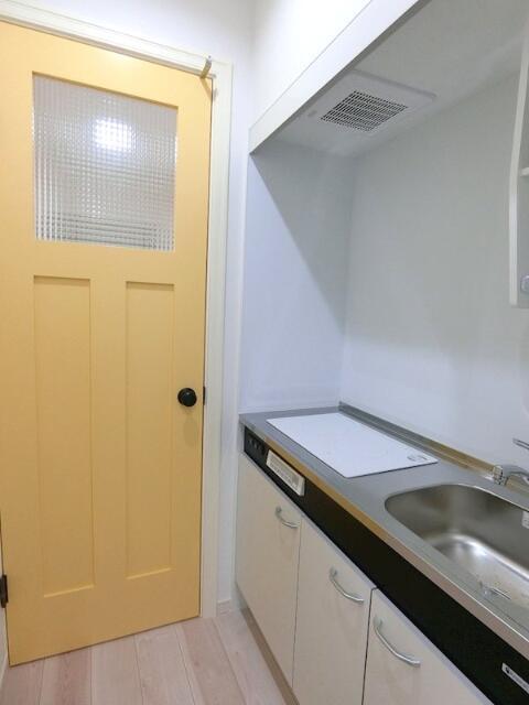 キッチン　２口ＩＨコンロ。料理好きな方…?