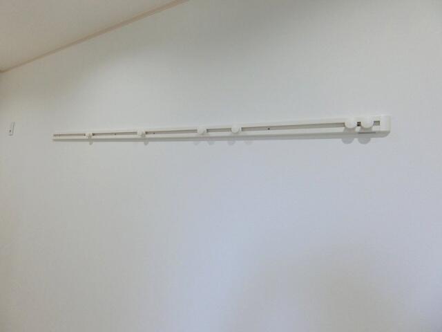 その他設備　壁掛けハンガーレール付き?