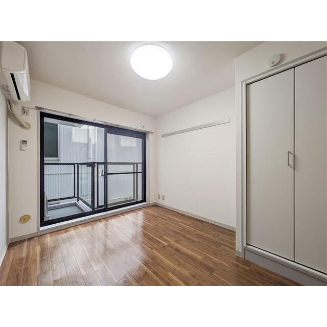 居室・リビング　同物件別部屋