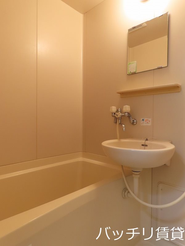 バス・シャワールーム　同型タイプの為、現状を優先致します。