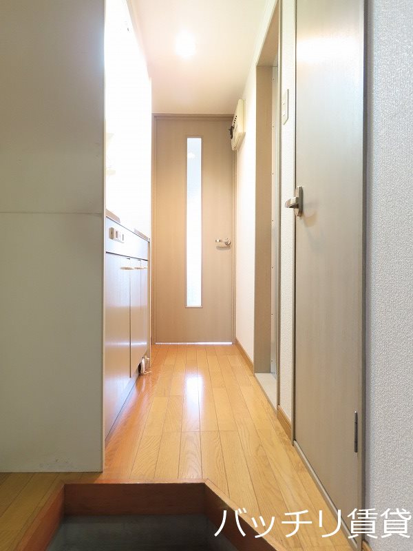 玄関　同型タイプの為、現状を優先致します。