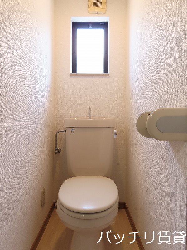 トイレ　同型タイプの為、現状を優先致します。
