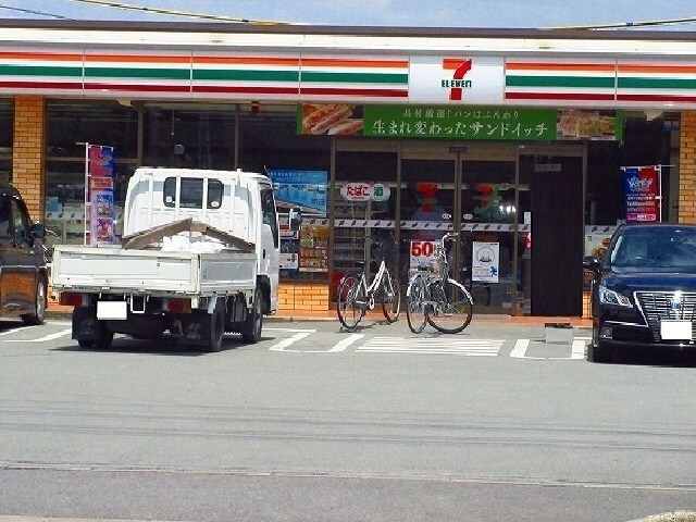 コンビニ　セブン-イレブン 佐賀大財2丁（コンビニ）まで550m