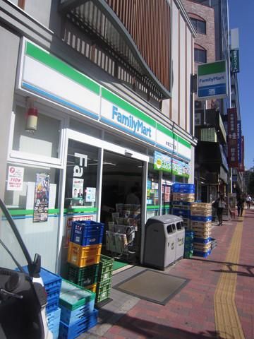コンビニ　ファミリーマート（コンビニ）まで270m