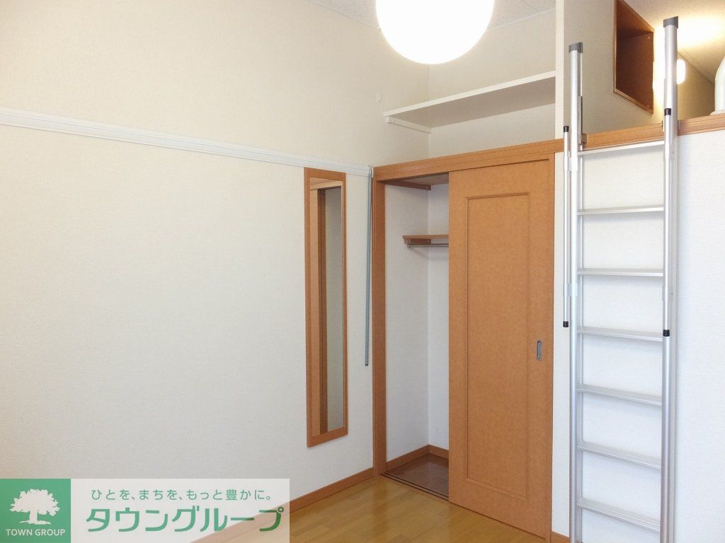 その他部屋・スペース　ポール付きクローゼットなら大切なお洋服もシワになりません。