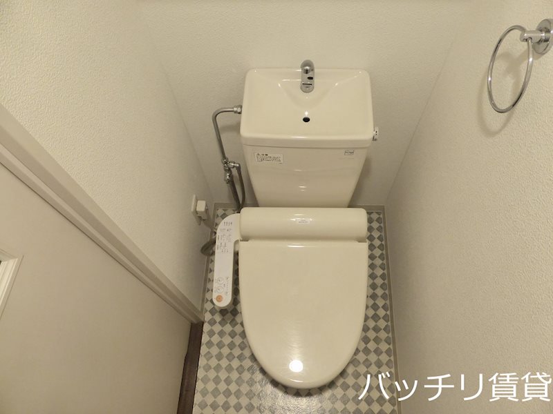 トイレ　※同型タイプの画像。現状を優先いたします。