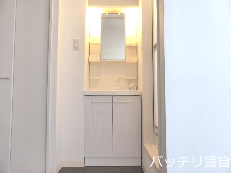 洗面設備　※同型タイプの画像。現状を優先いたします。
