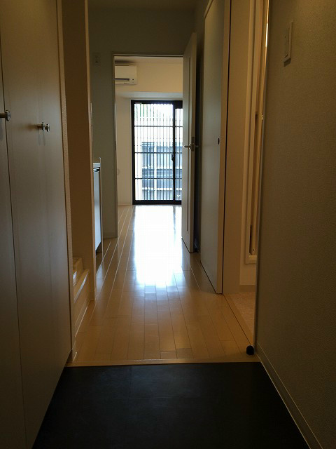 玄関　※別部屋のお写真になります