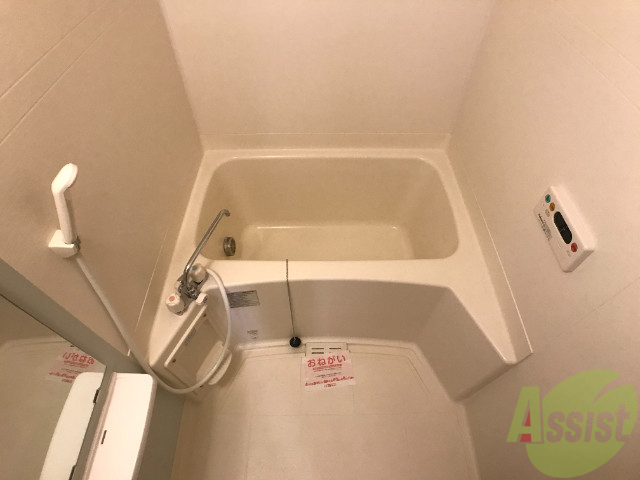 バス・シャワールーム　浴室は自動でお湯を沸かせる機能対付き。簡単に疲れを癒せます。