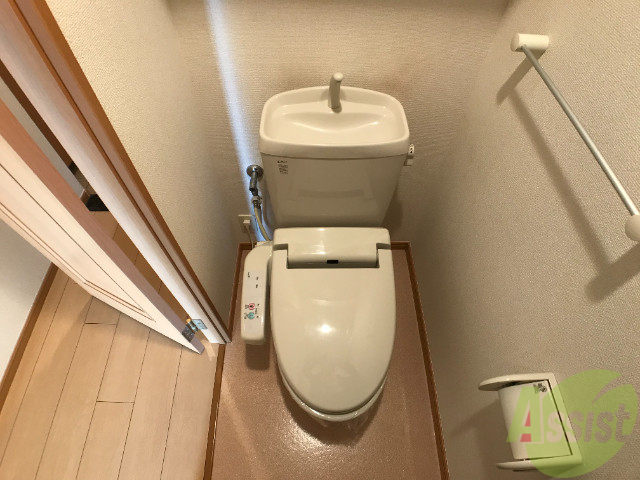 トイレ　トイレはウォシュレット機能付き。綺麗に使い続けられそうです。