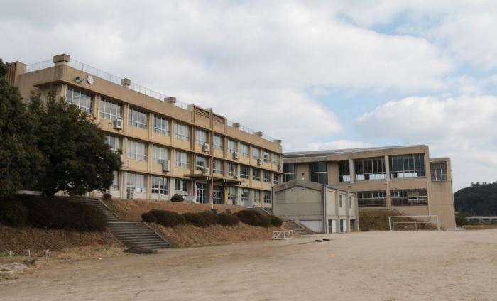 中学校　安来第三中学校（中学校）まで131m